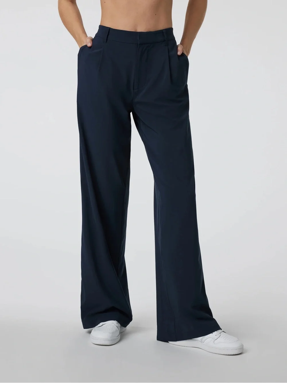 Vuori Women’s Villa Trouser Color Ink Blue New w/tag